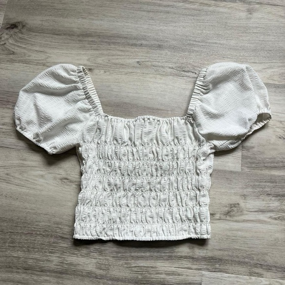 Elodie White Smocked Crop Top with Puff Sleeves - Picture 2 of 4